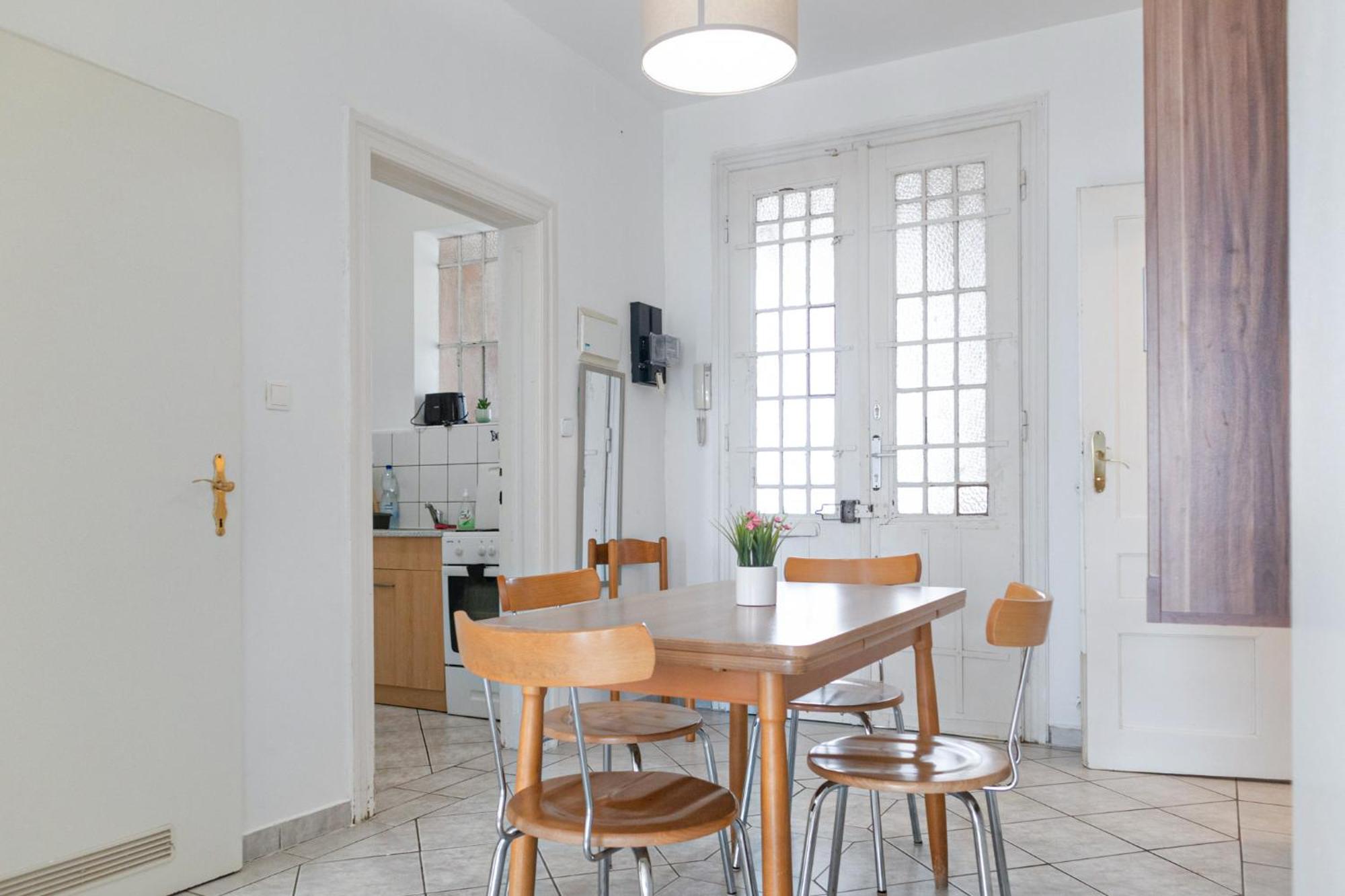 Comfy In Shared For Longstays Near Matzleinsdorfer Station