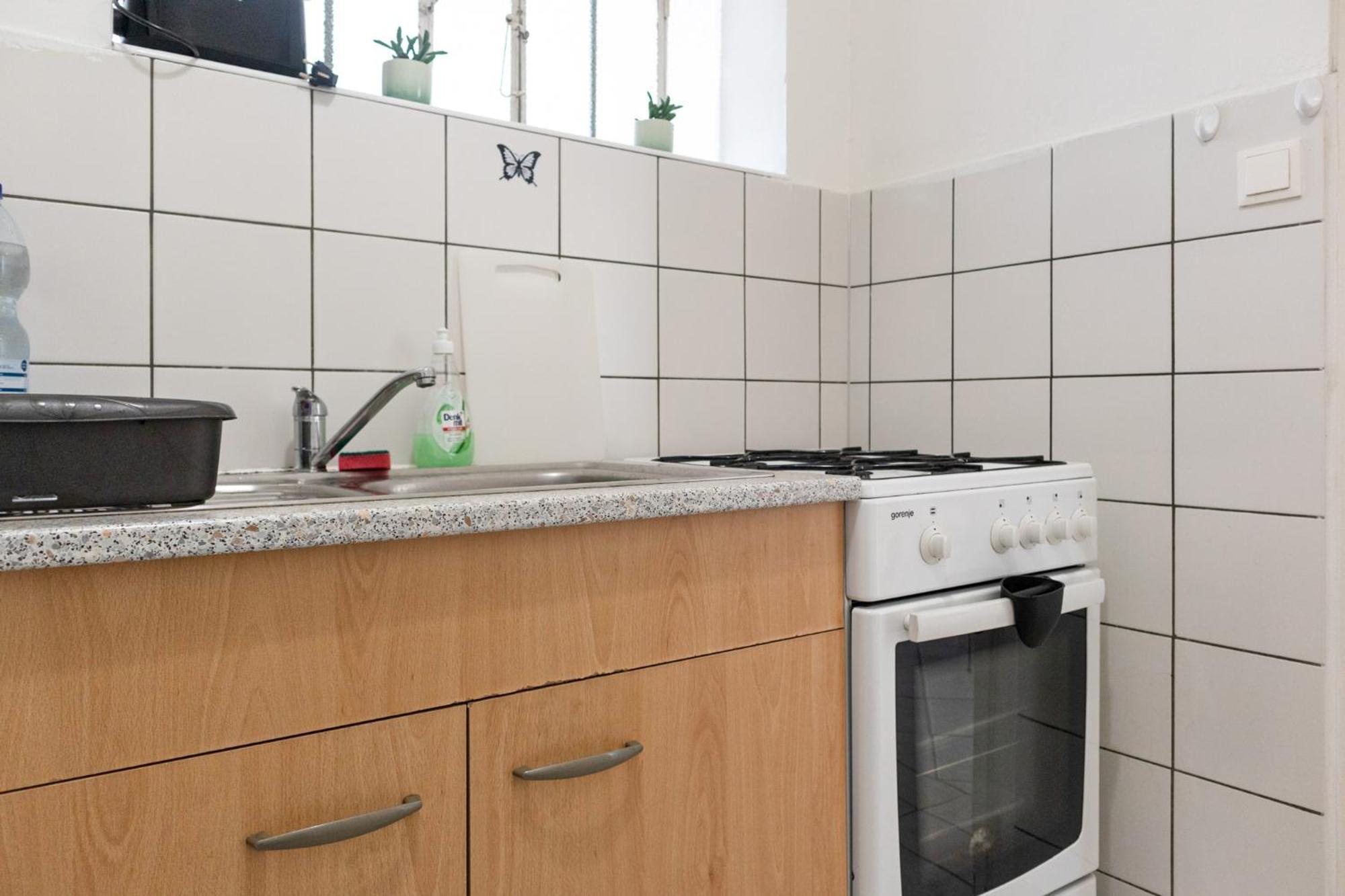Apartment Comfy In Shared For Longstays Near Matzleinsdorfer Station